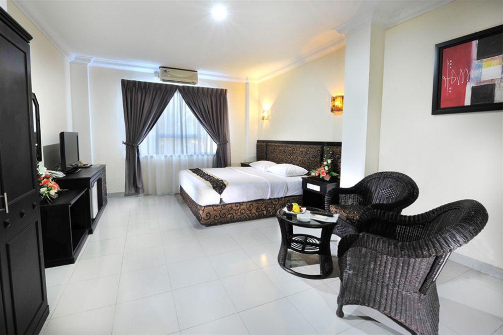 Gaja Hotel Pekanbaru Exterior foto