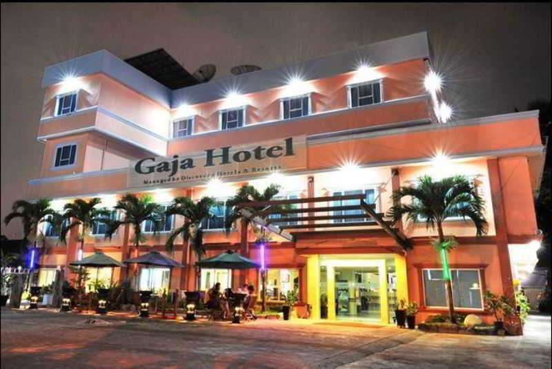 Gaja Hotel Pekanbaru Exterior foto