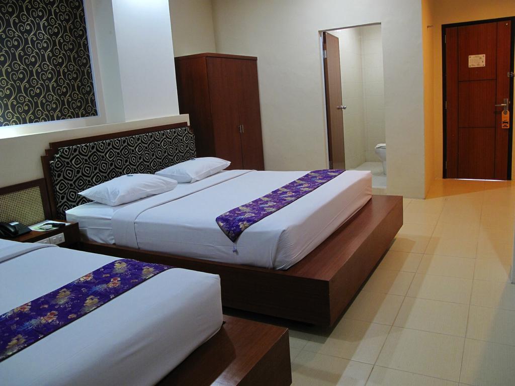 Gaja Hotel Pekanbaru Exterior foto