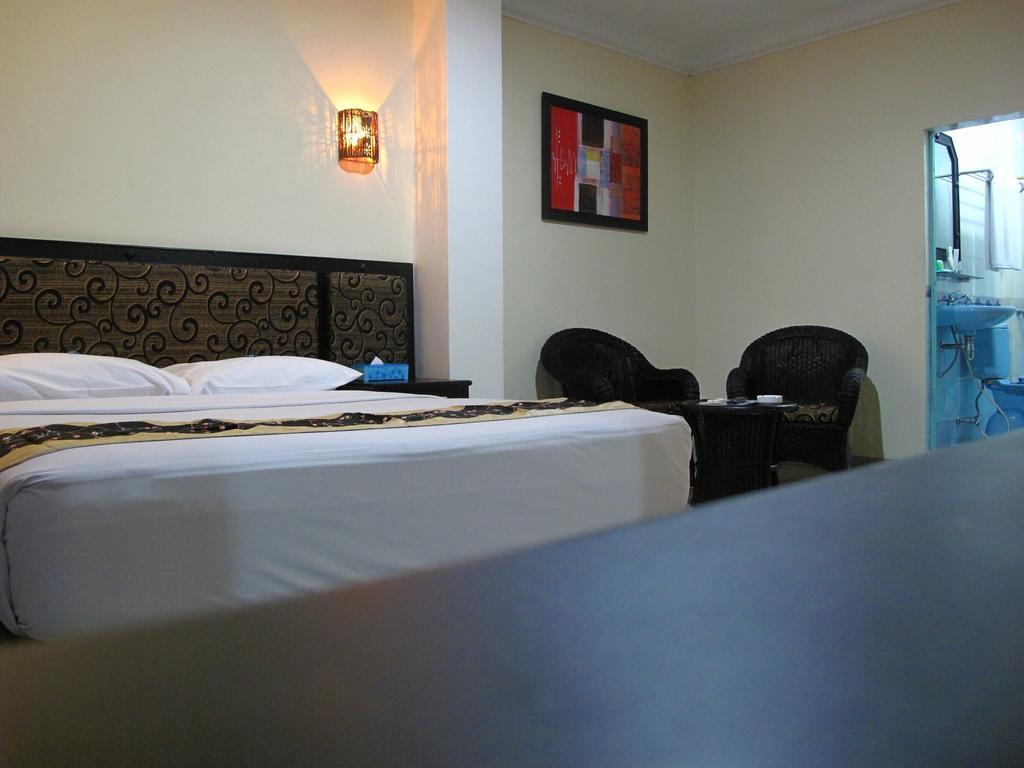 Gaja Hotel Pekanbaru Exterior foto