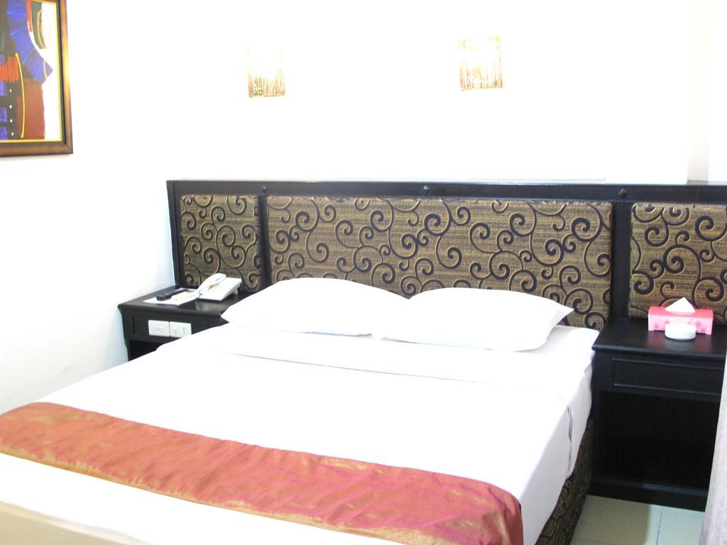 Gaja Hotel Pekanbaru Exterior foto