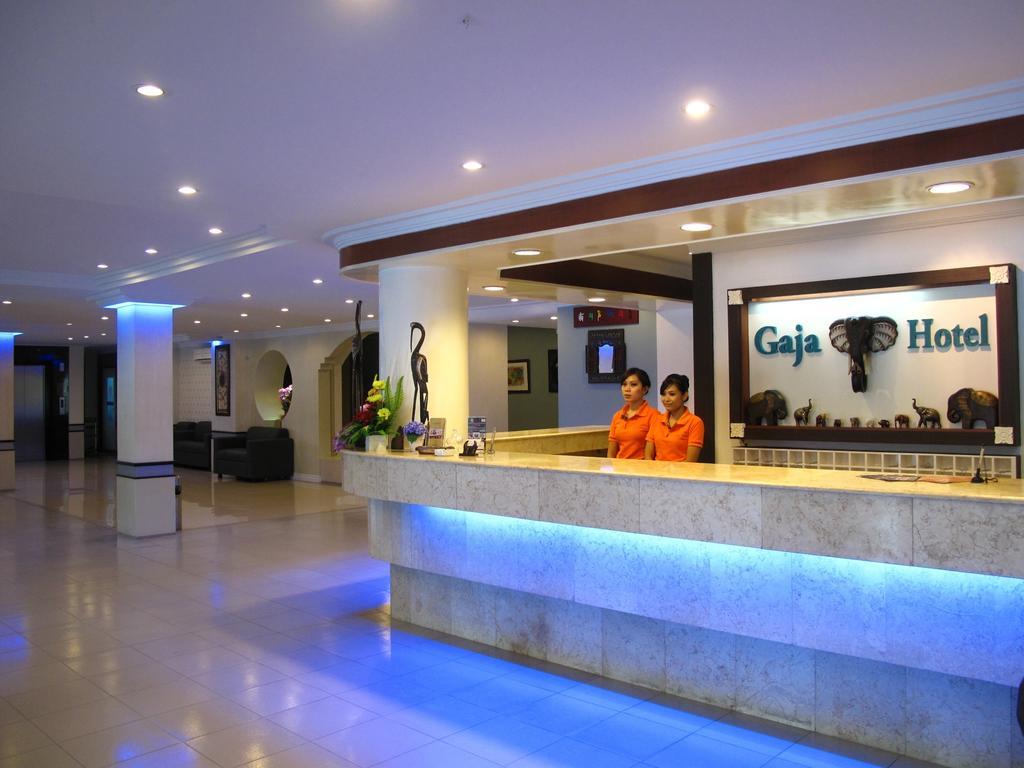 Gaja Hotel Pekanbaru Exterior foto