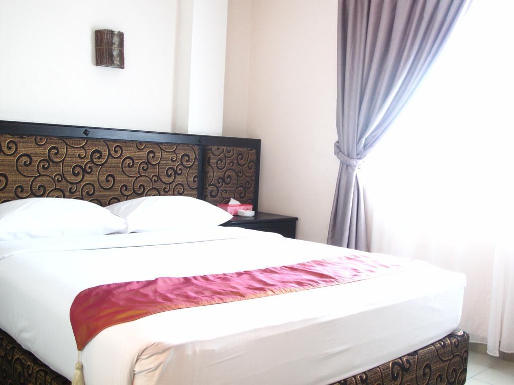 Gaja Hotel Pekanbaru Exterior foto