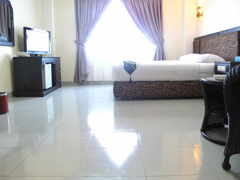 Gaja Hotel Pekanbaru Exterior foto