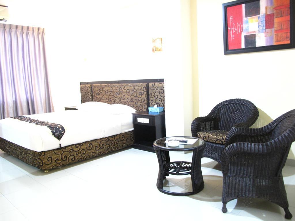 Gaja Hotel Pekanbaru Exterior foto