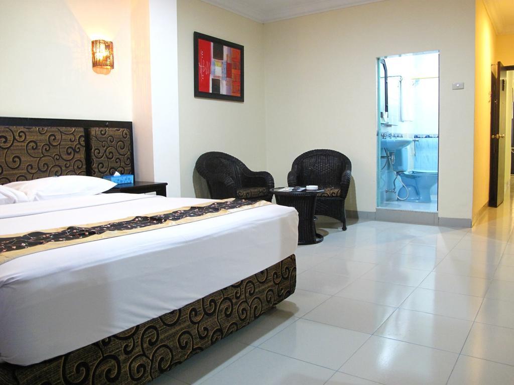 Gaja Hotel Pekanbaru Exterior foto