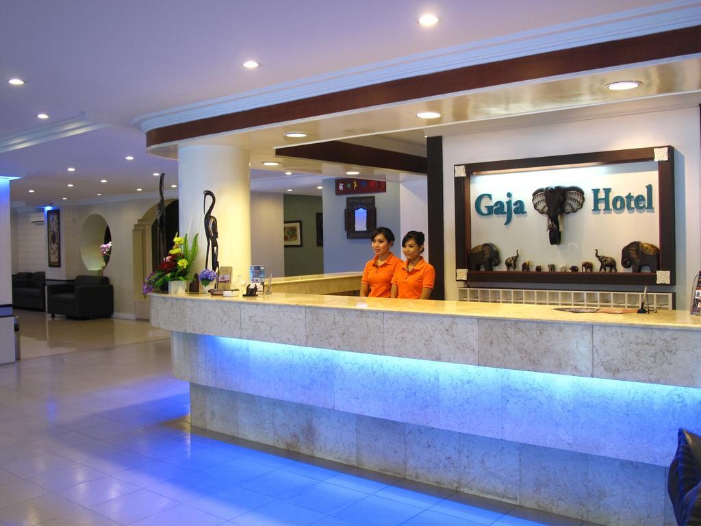 Gaja Hotel Pekanbaru Exterior foto