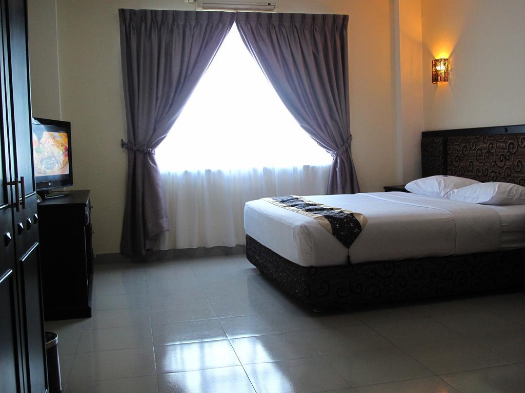 Gaja Hotel Pekanbaru Exterior foto