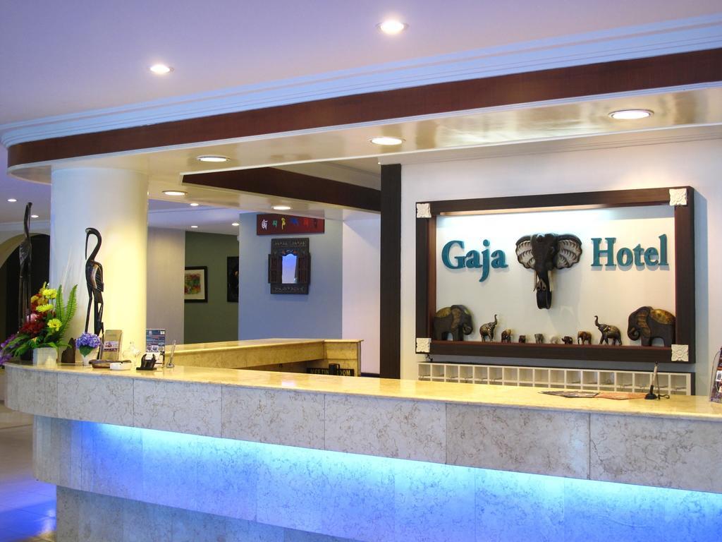 Gaja Hotel Pekanbaru Exterior foto