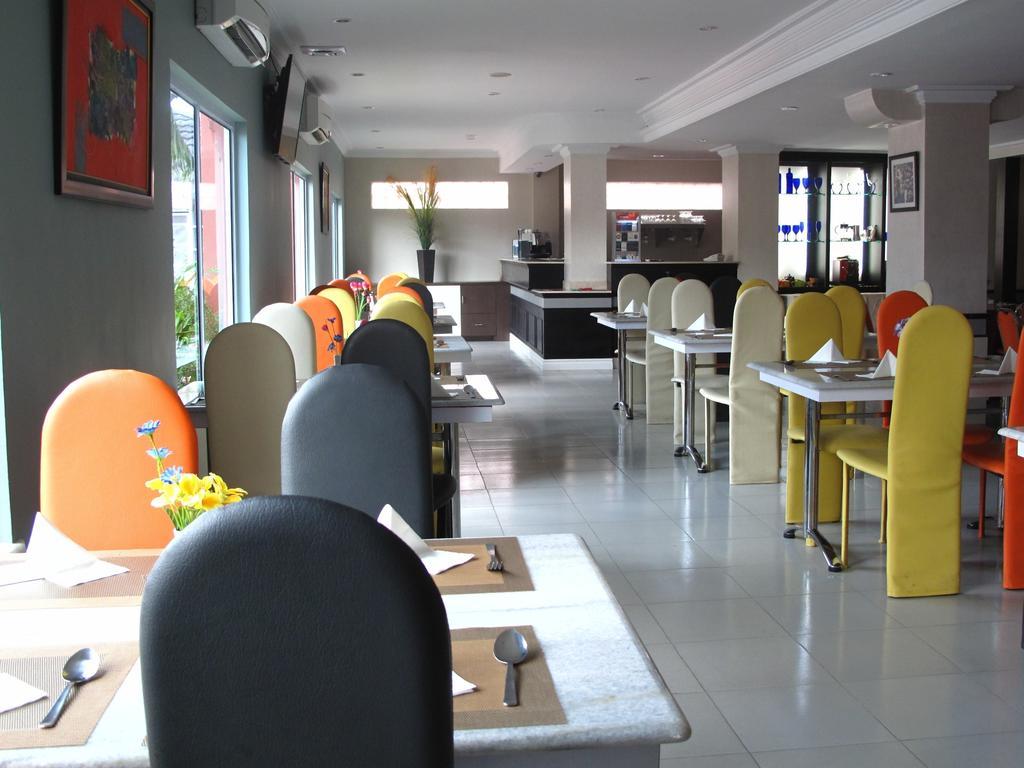 Gaja Hotel Pekanbaru Exterior foto