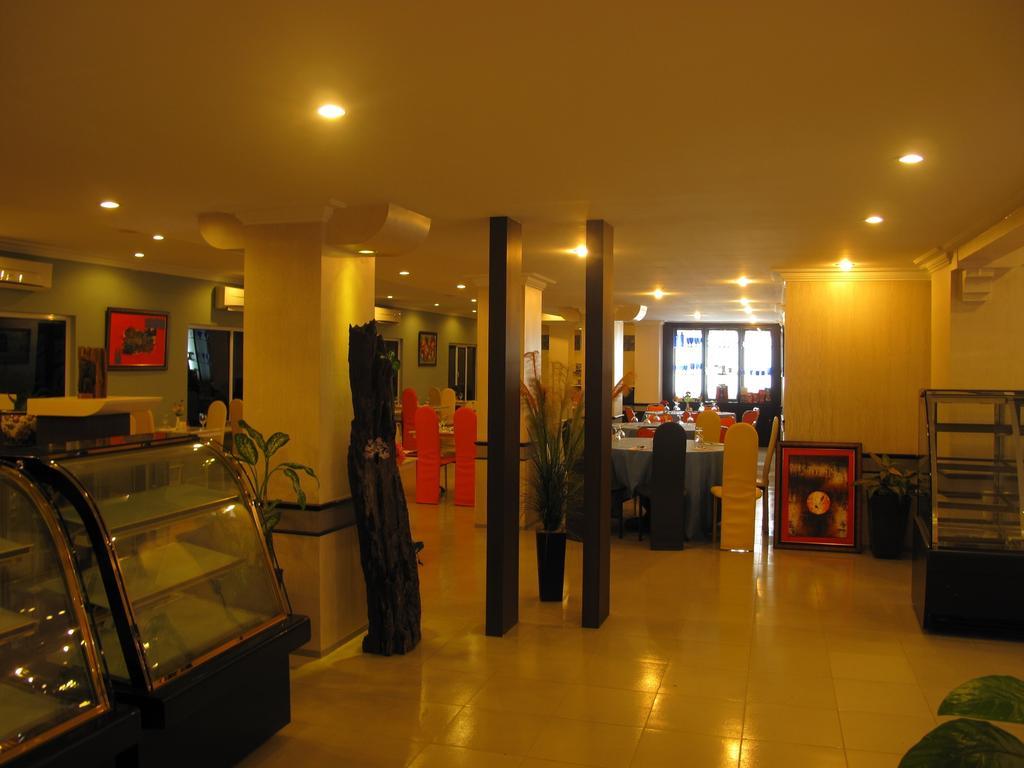 Gaja Hotel Pekanbaru Exterior foto