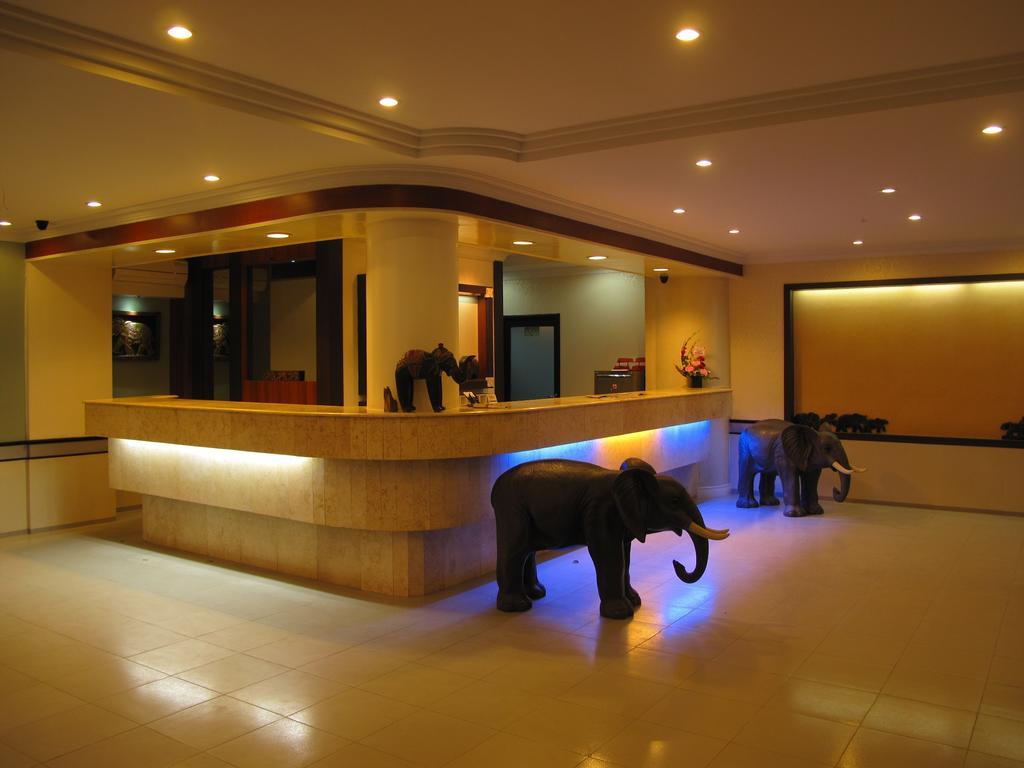 Gaja Hotel Pekanbaru Exterior foto
