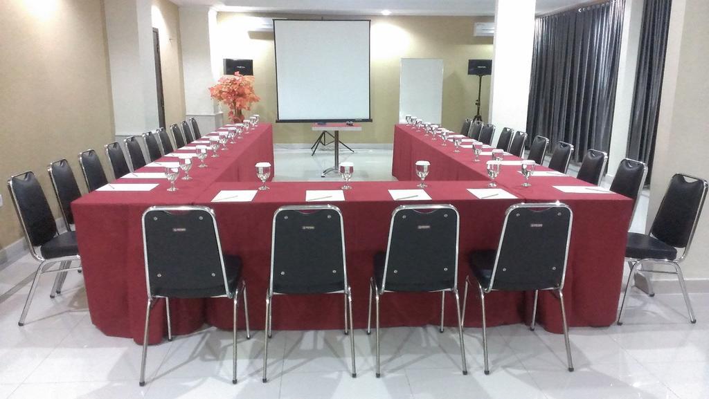 Gaja Hotel Pekanbaru Exterior foto