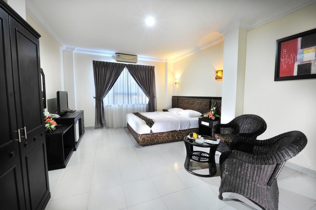 Gaja Hotel Pekanbaru Exterior foto
