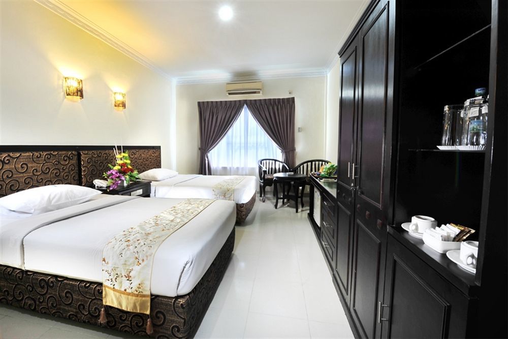 Gaja Hotel Pekanbaru Exterior foto